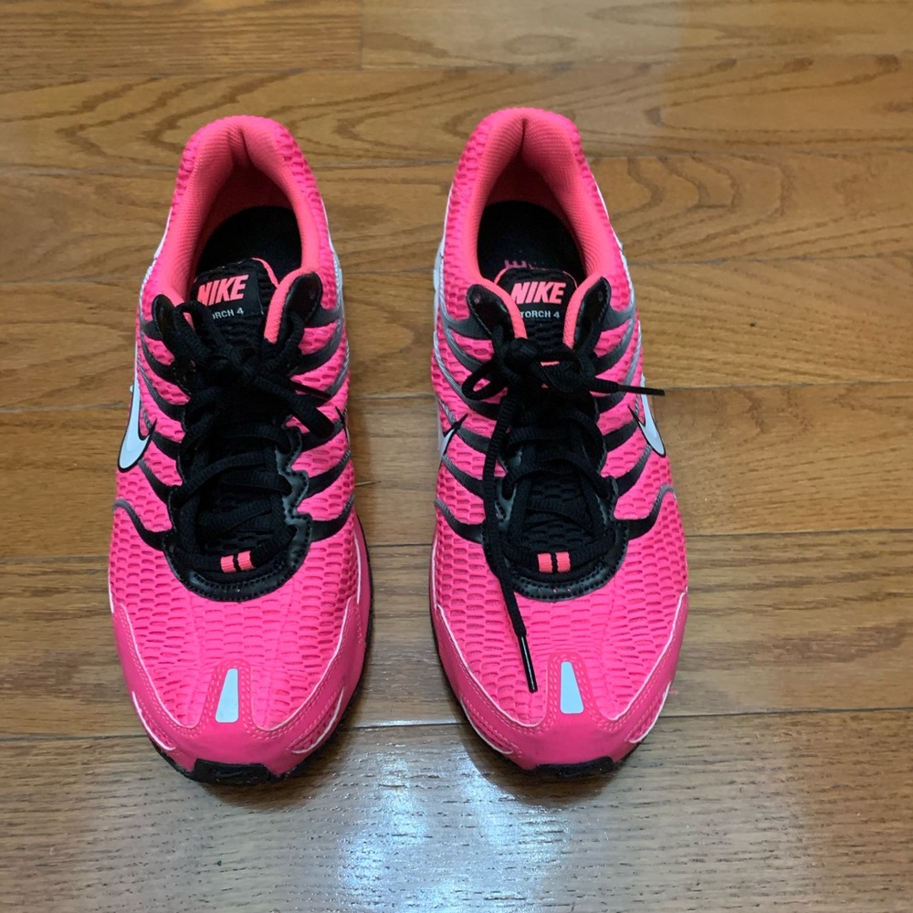 Women’s Nike Tennis Shoes